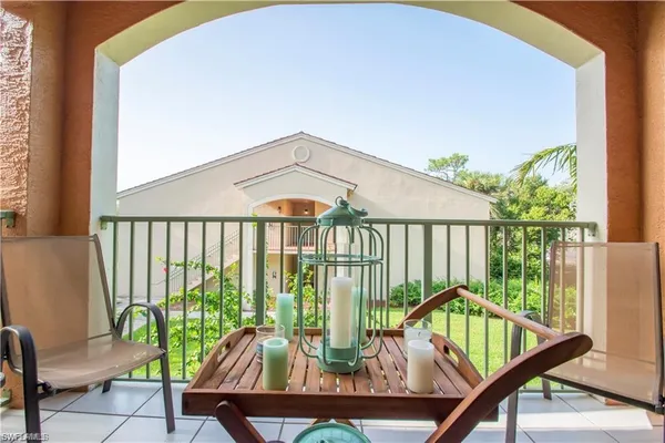 $1,900 | 1220 Wildwood Lakes Boulevard, Unit 201, Naples, FL 34104