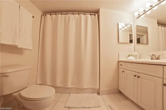 $1,900 | 1220 Wildwood Lakes Boulevard, Unit 201, Naples, FL 34104