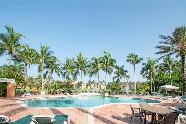 $1,900 | 1220 Wildwood Lakes Boulevard, Unit 201, Naples, FL 34104