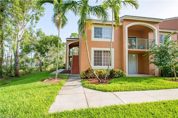 $1,900 | 1220 Wildwood Lakes Boulevard, Unit 201, Naples, FL 34104
