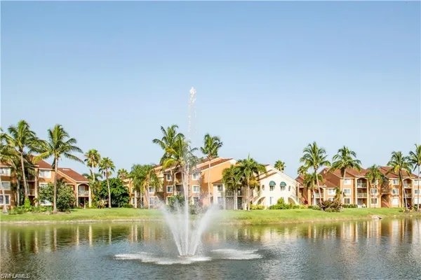 $1,900 | 1220 Wildwood Lakes Boulevard, Unit 201, Naples, FL 34104