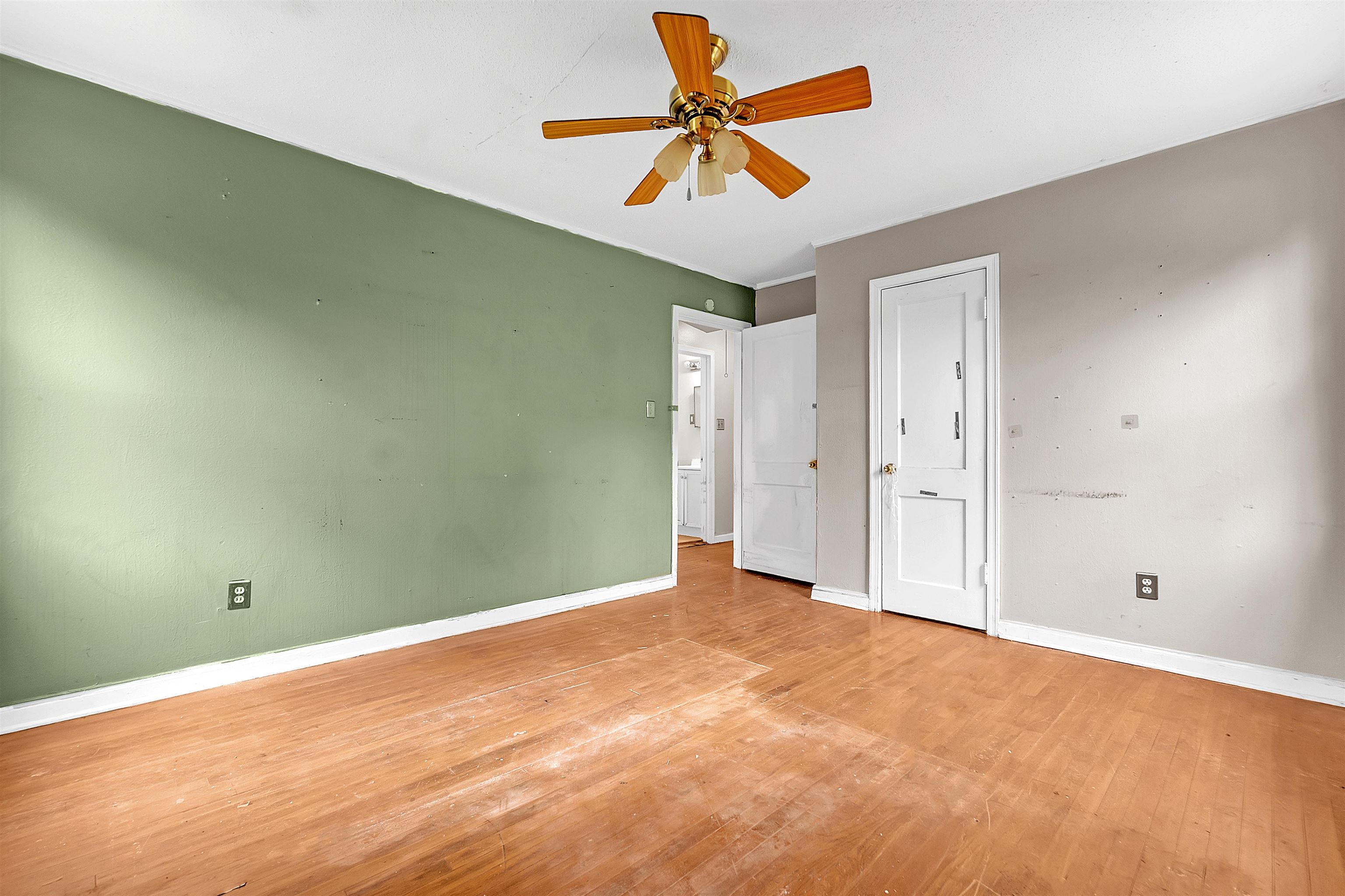 1013 Waring Road Memphis, TN 38122 - Photo 10 of 11 a view of a room with a ceiling fan
