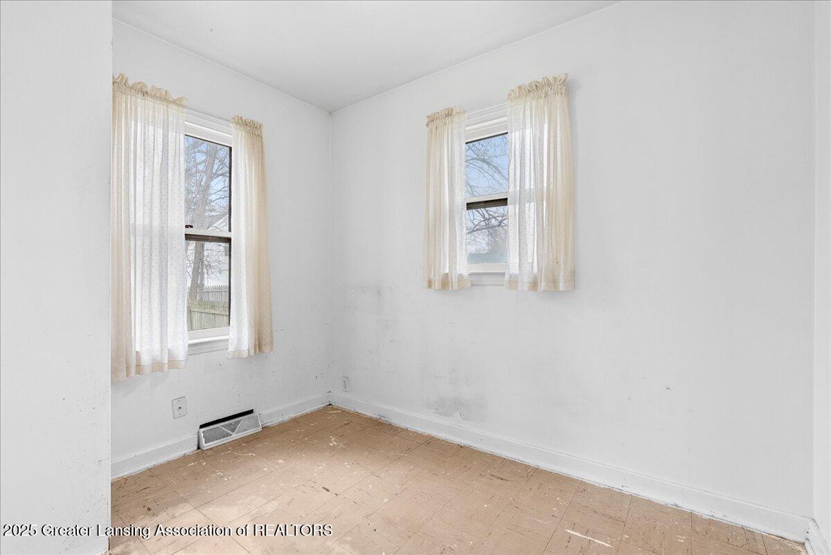 629 East Cavanaugh Road Lansing, MI 48910 - Photo 18 of 32 16-Media Jett - 13