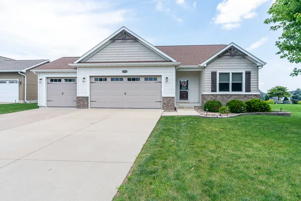 $549,500 | 1716 East 58th Street, Davenport, IA 52807