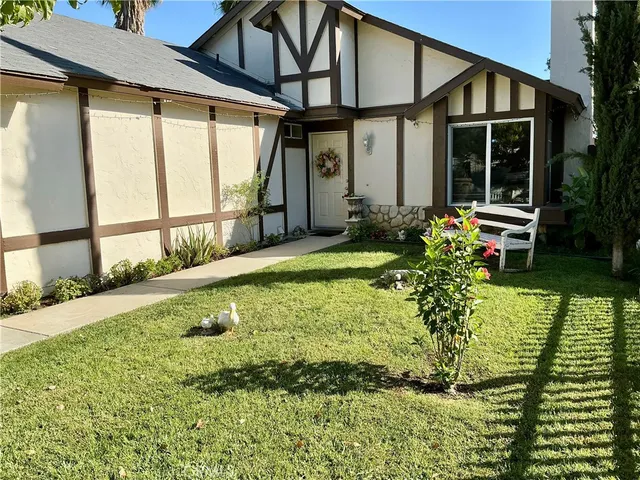 a view of a house with a yard