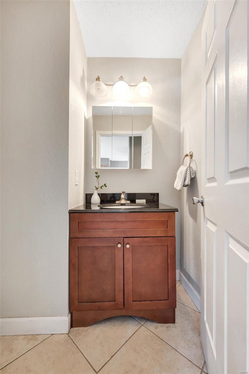 1053 North Hanley Road St. Louis, MO 63130 - Photo 15 of 42