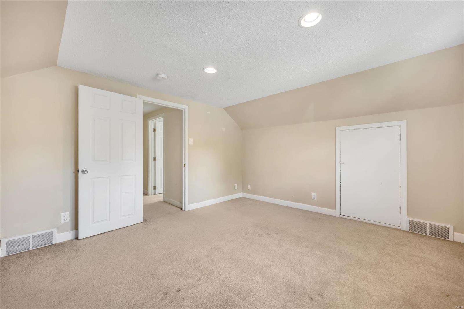 1053 North Hanley Road St. Louis, MO 63130 - Photo 28 of 42