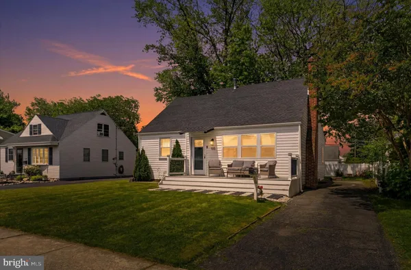 $397,000 | 108 Schoolhouse Lane, Brookhaven, PA 19015