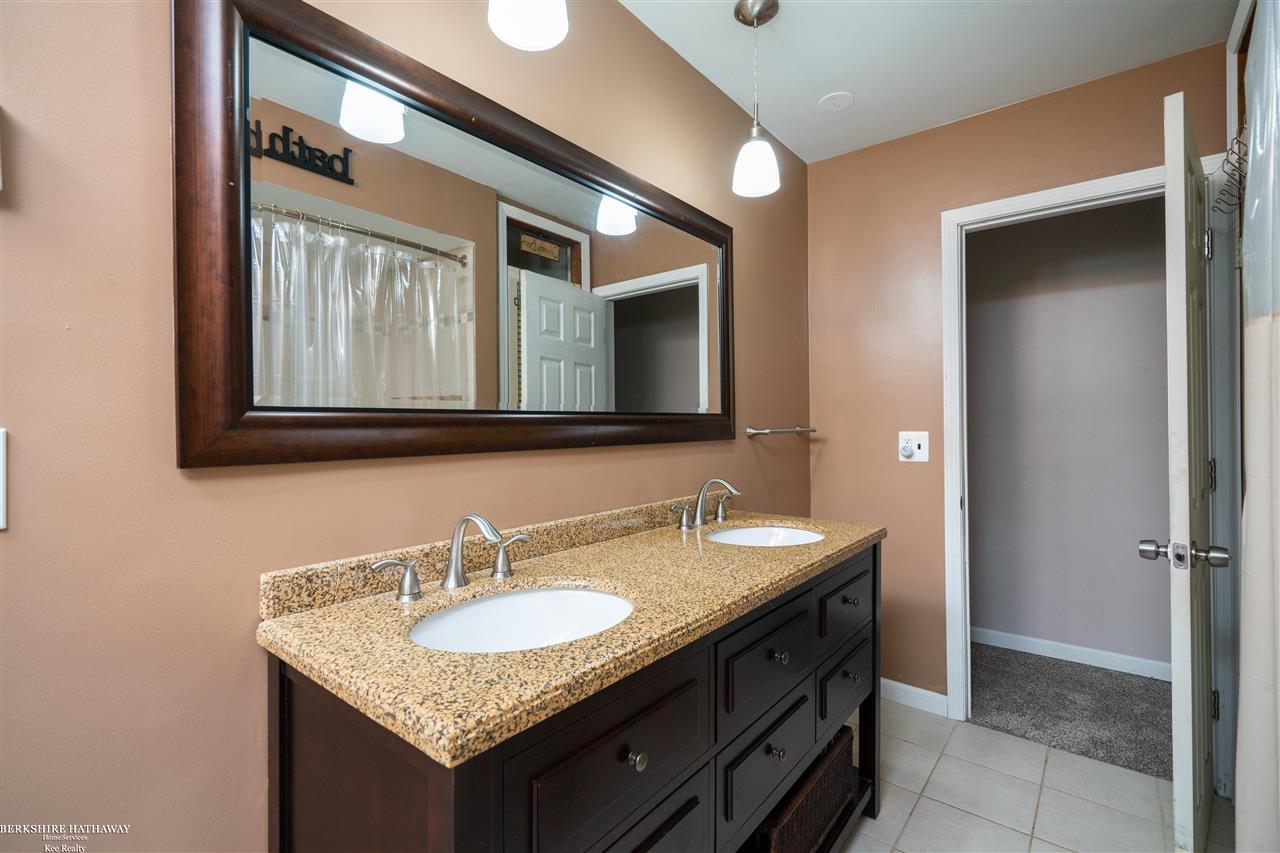 1366 West Predmore Road Oakland, MI 48363 - Photo 21 of 35 50042976-20.JPG