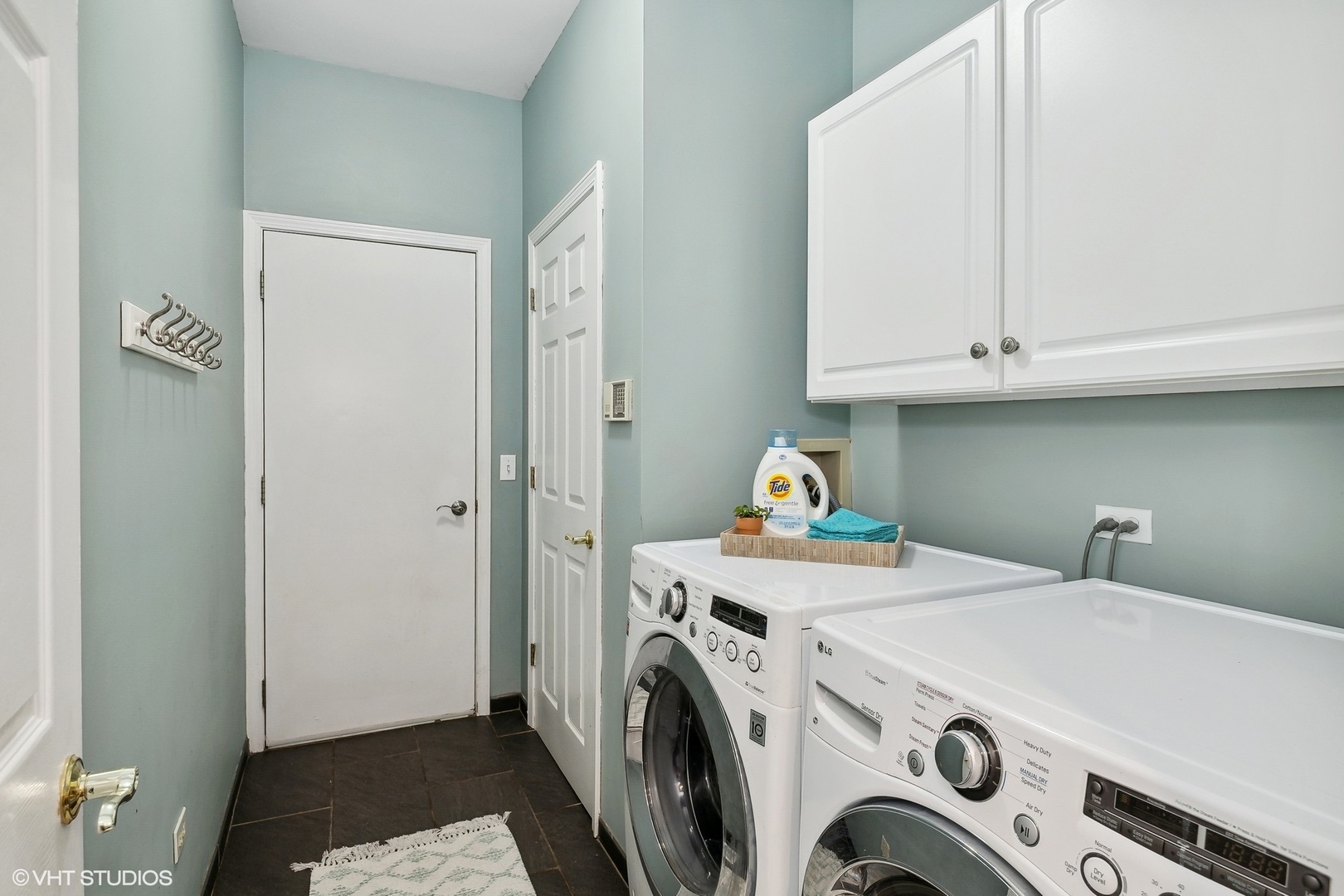 665 Angelo Avenue Gurnee, IL 60031 - Photo 15 of 34 a utility room with dryer and washer