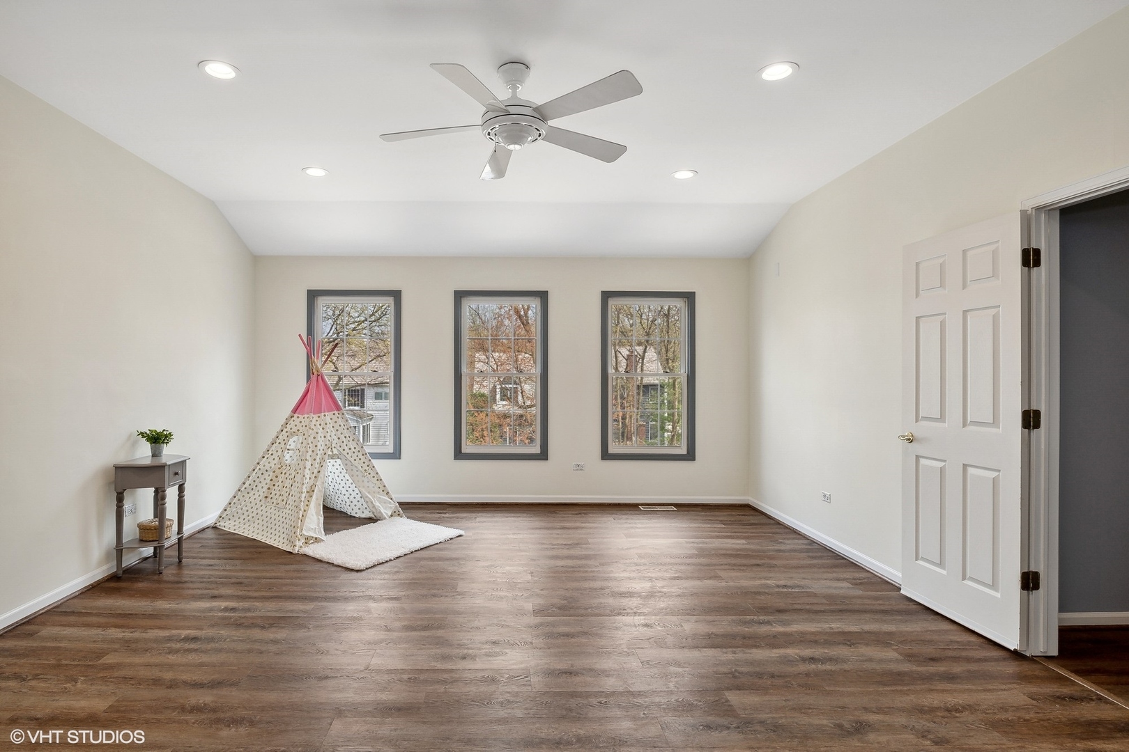 665 Angelo Avenue Gurnee, IL 60031 - Photo 22 of 34 a view of empty room with wooden floor and fan