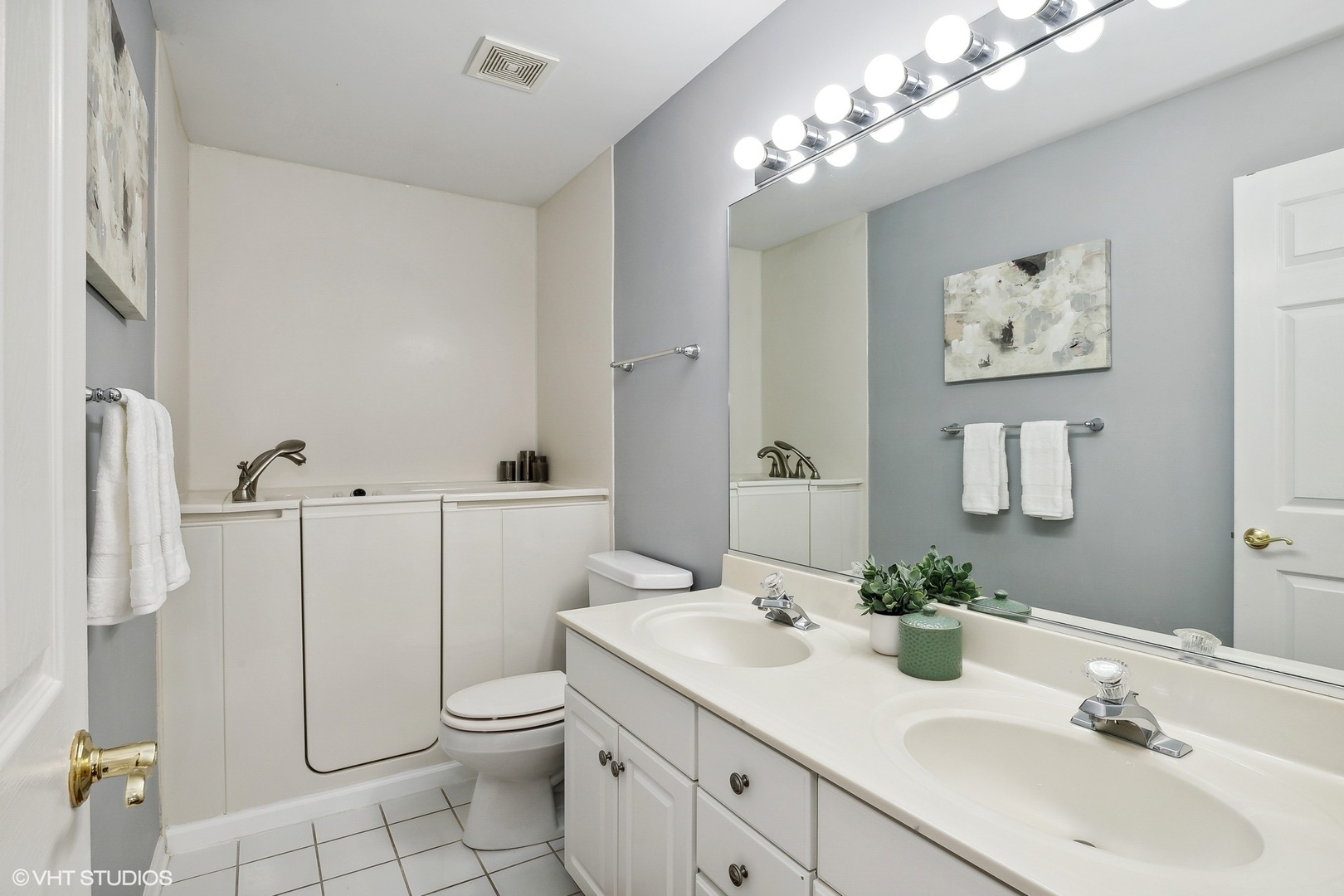 665 Angelo Avenue Gurnee, IL 60031 - Photo 26 of 34 a bathroom with a toilet sink and mirror