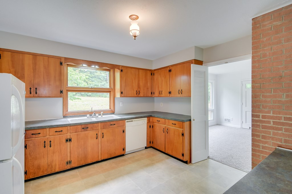 711 West Rollingwood Road Aiken, SC 29801 - Photo 13 of 30