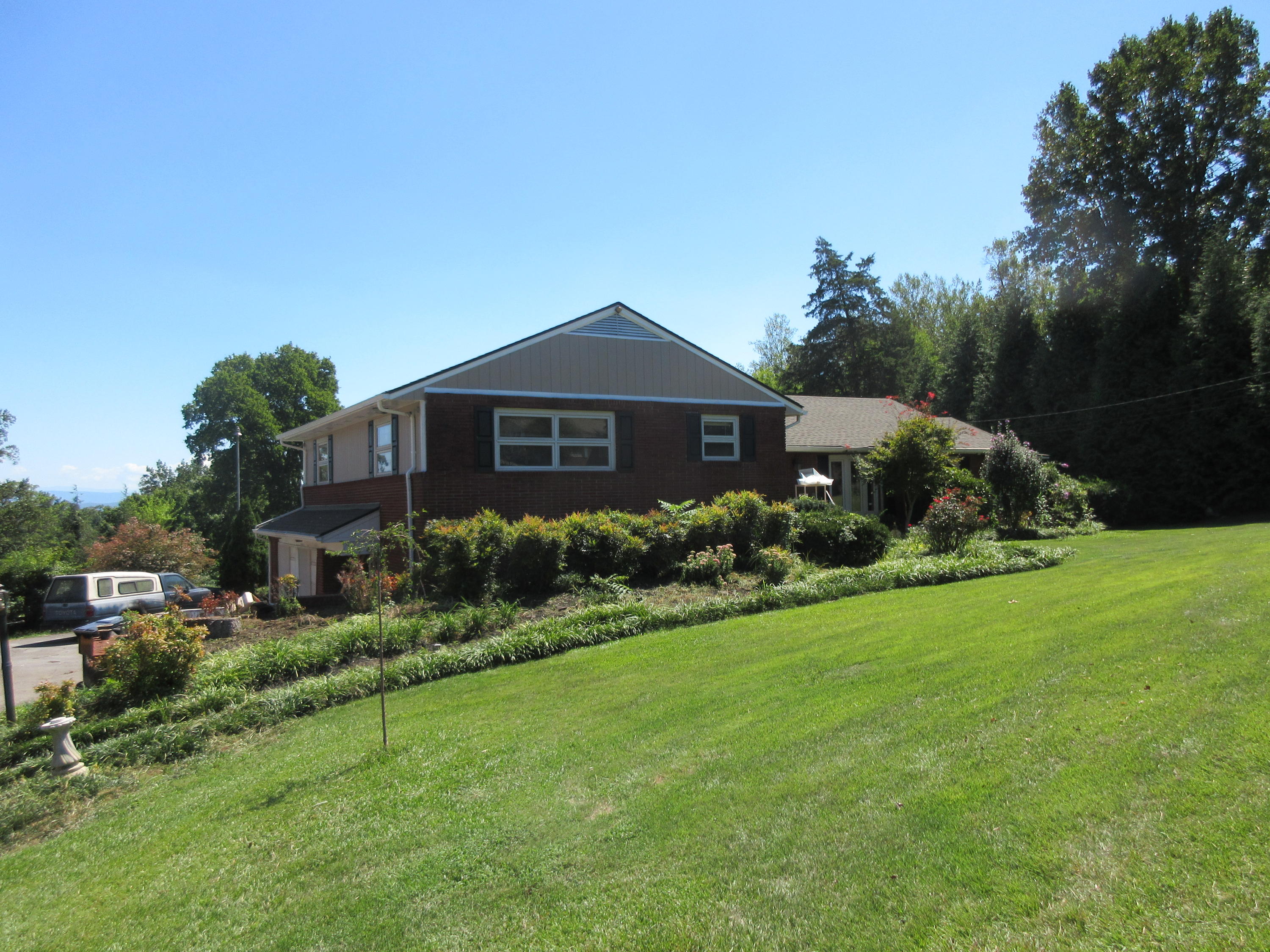 5316 East Sunset Road Knoxville, TN 37914 - Photo 2 of 18 IMG_1279