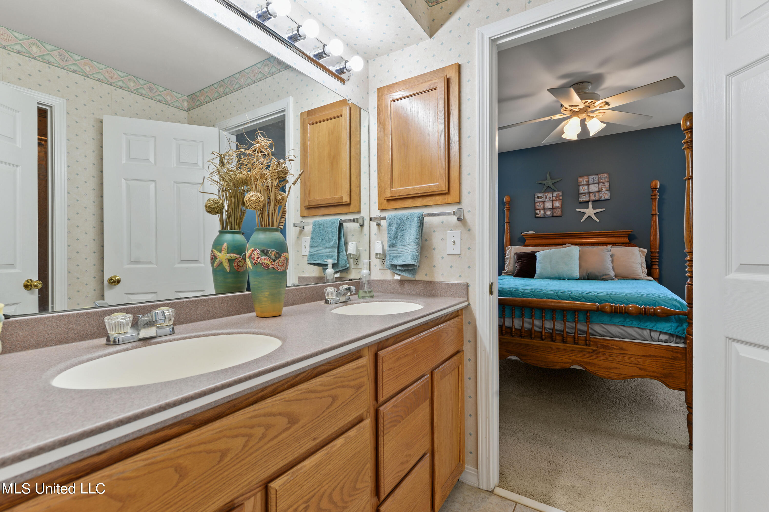 6087 Crump Road Kiln, MS 39556 - Photo 26 of 41 Jack & Jill Bathroom