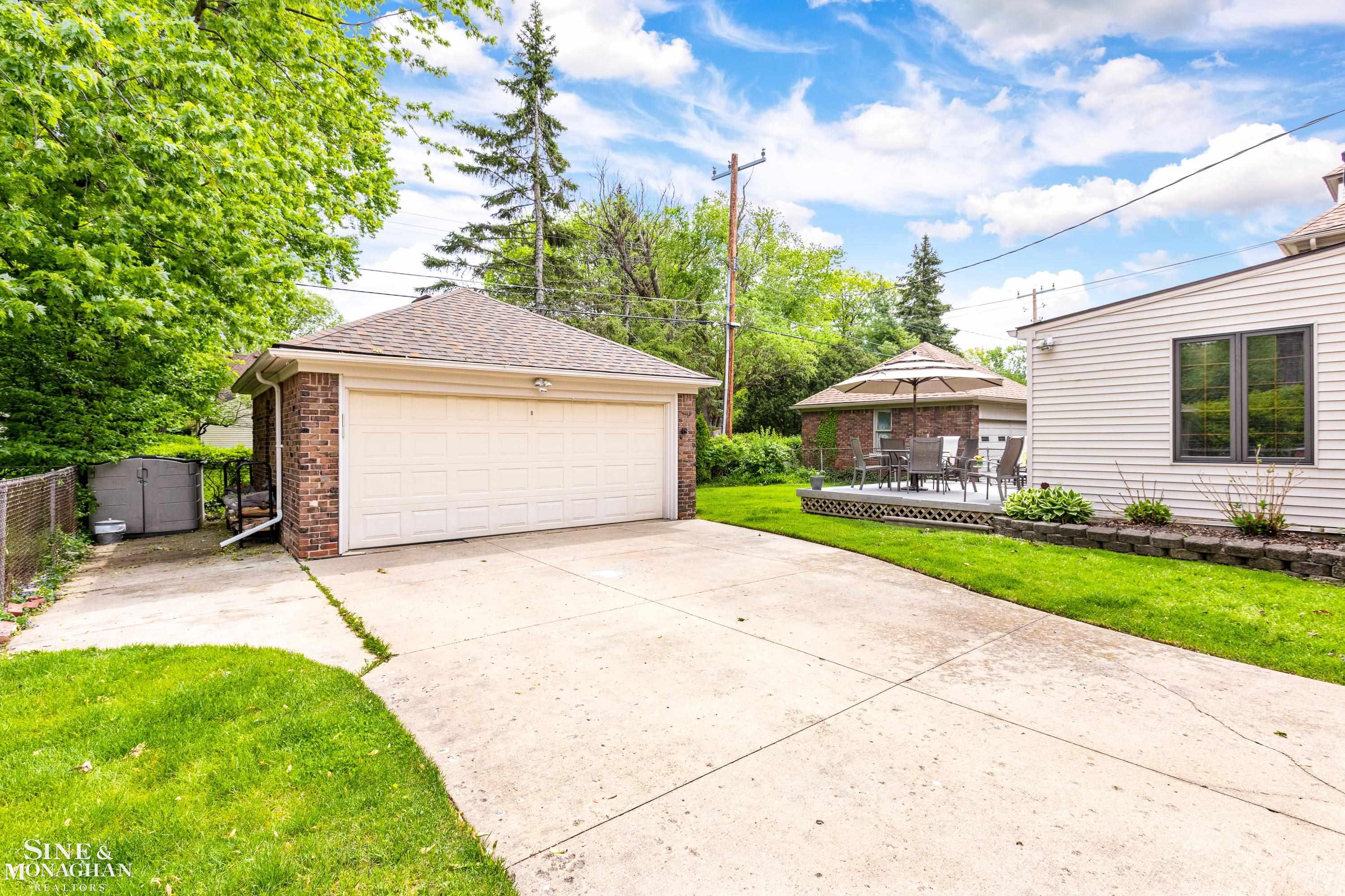 1228 Bedford Road Grosse Pointe, MI 48230 - Photo 40 of 56 50109214-39.JPG