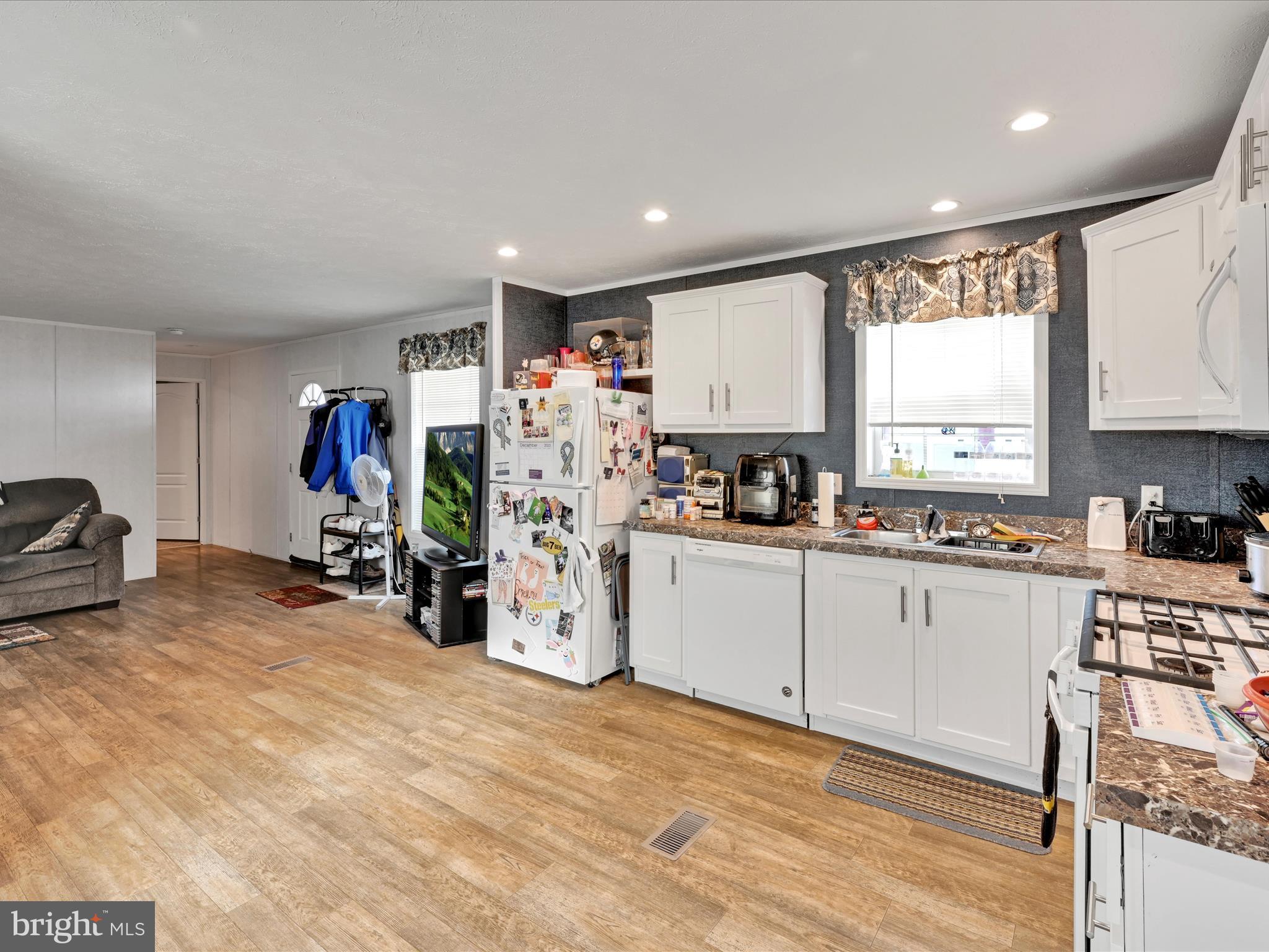 51 Penn Valley Village Lititz, PA 17543 - Photo 3 of 16 Kitchen