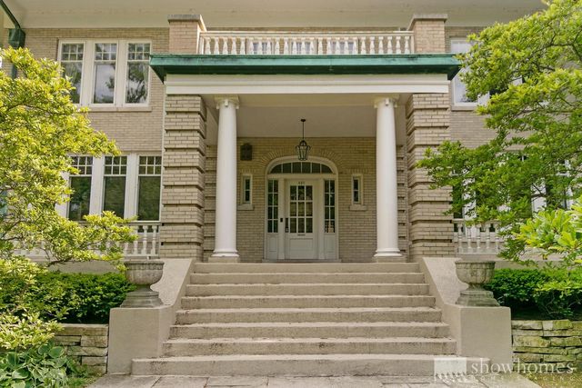 $925,000 | 440 Moraine Road, Highland Park, IL 60035