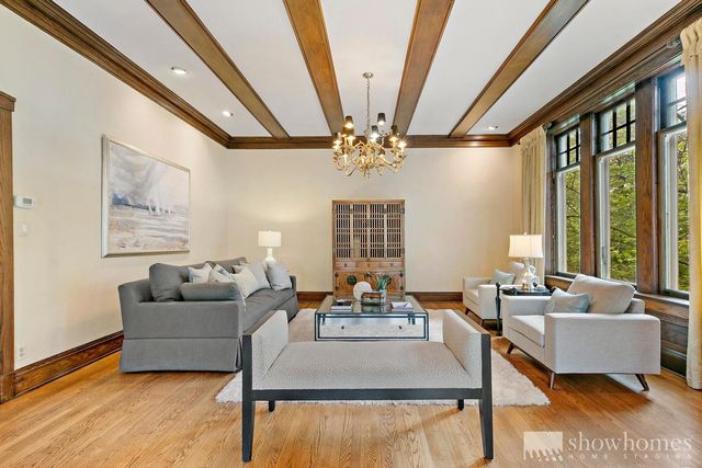 $925,000 | 440 Moraine Road, Highland Park, IL 60035