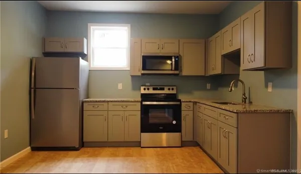 $1,800 | 33 Center Street, Hartford, CT 06120