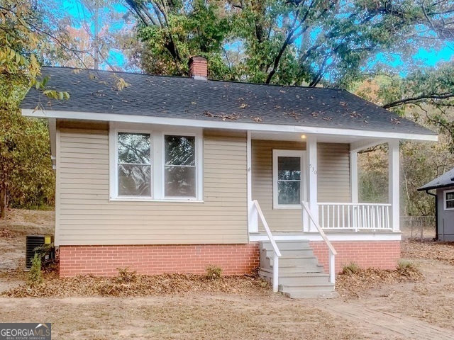 530 Third Street Rome, GA 30161 - Photo 1 of 1 a front view of a house with a garden