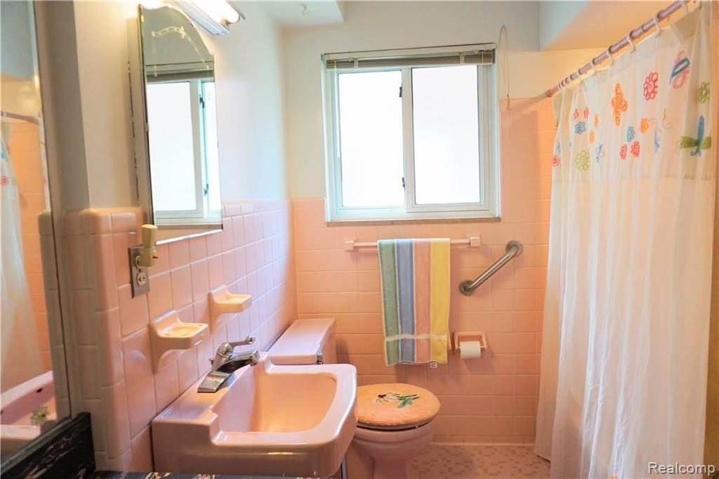 902 Hampton Road Grosse Pointe Woods, MI 48236 - Photo 38 of 47