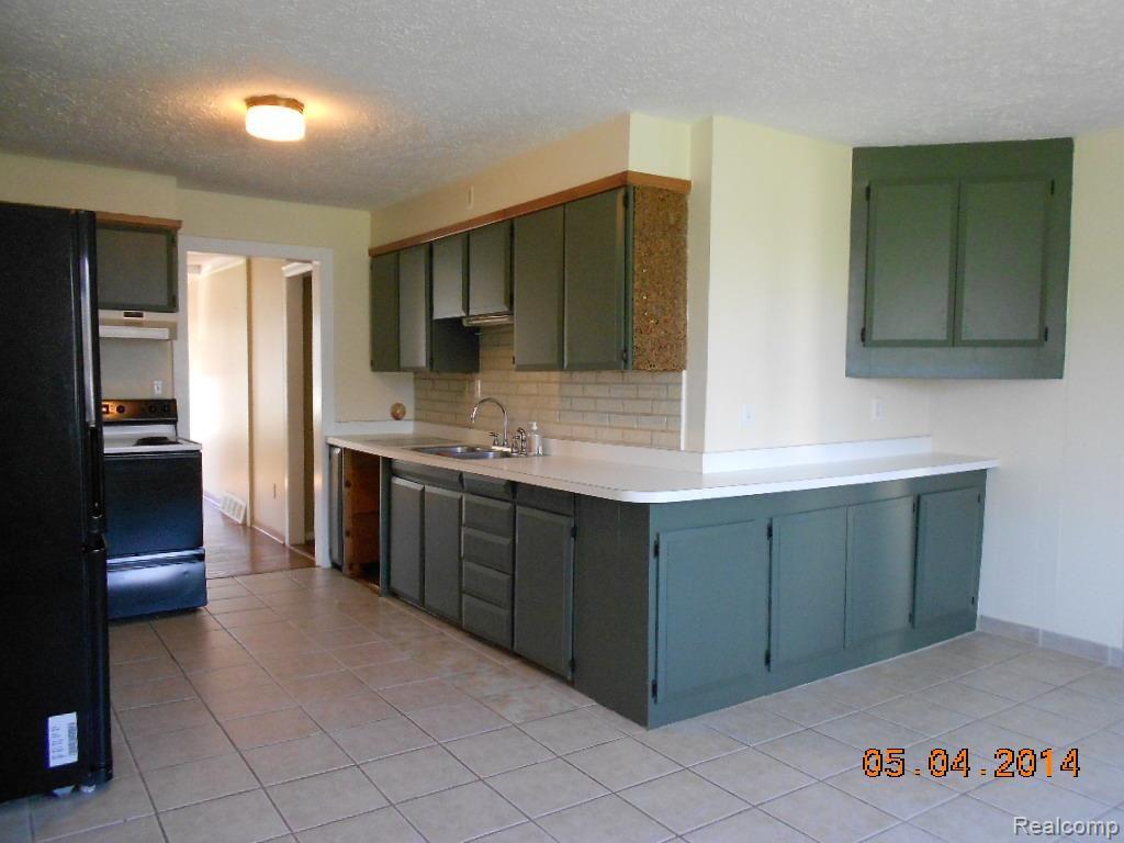 8959 Rucker Road Grosse Ile, MI 48138 - Photo 8 of 26 DSCN2529.jpg