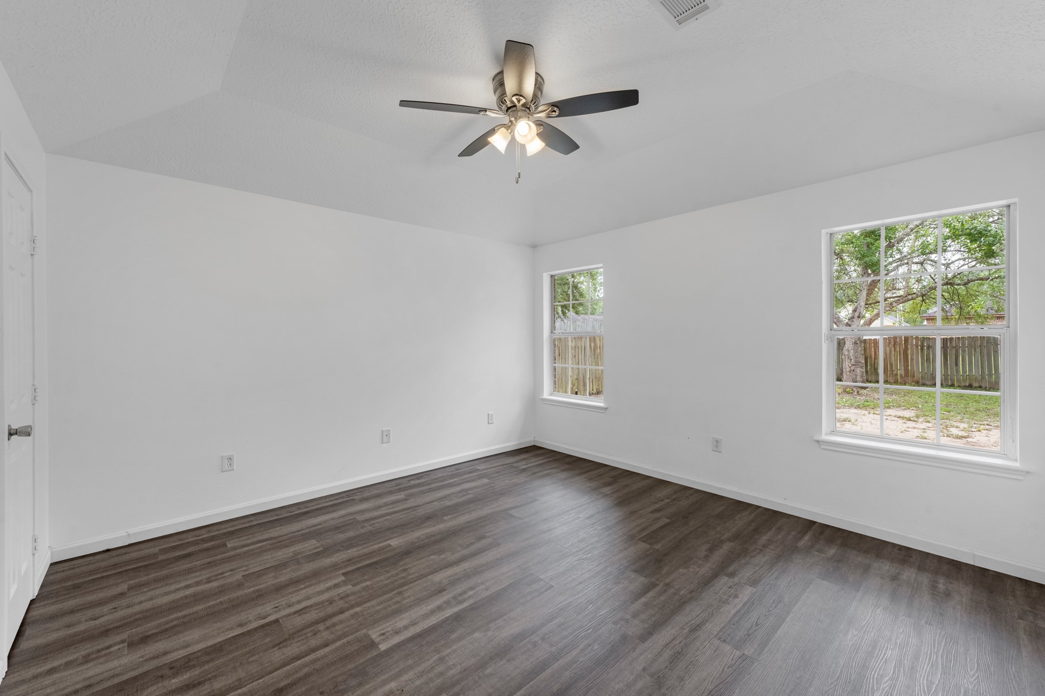 1002 Shell Avenue Cleveland, TX 77327 - Photo 10 of 25