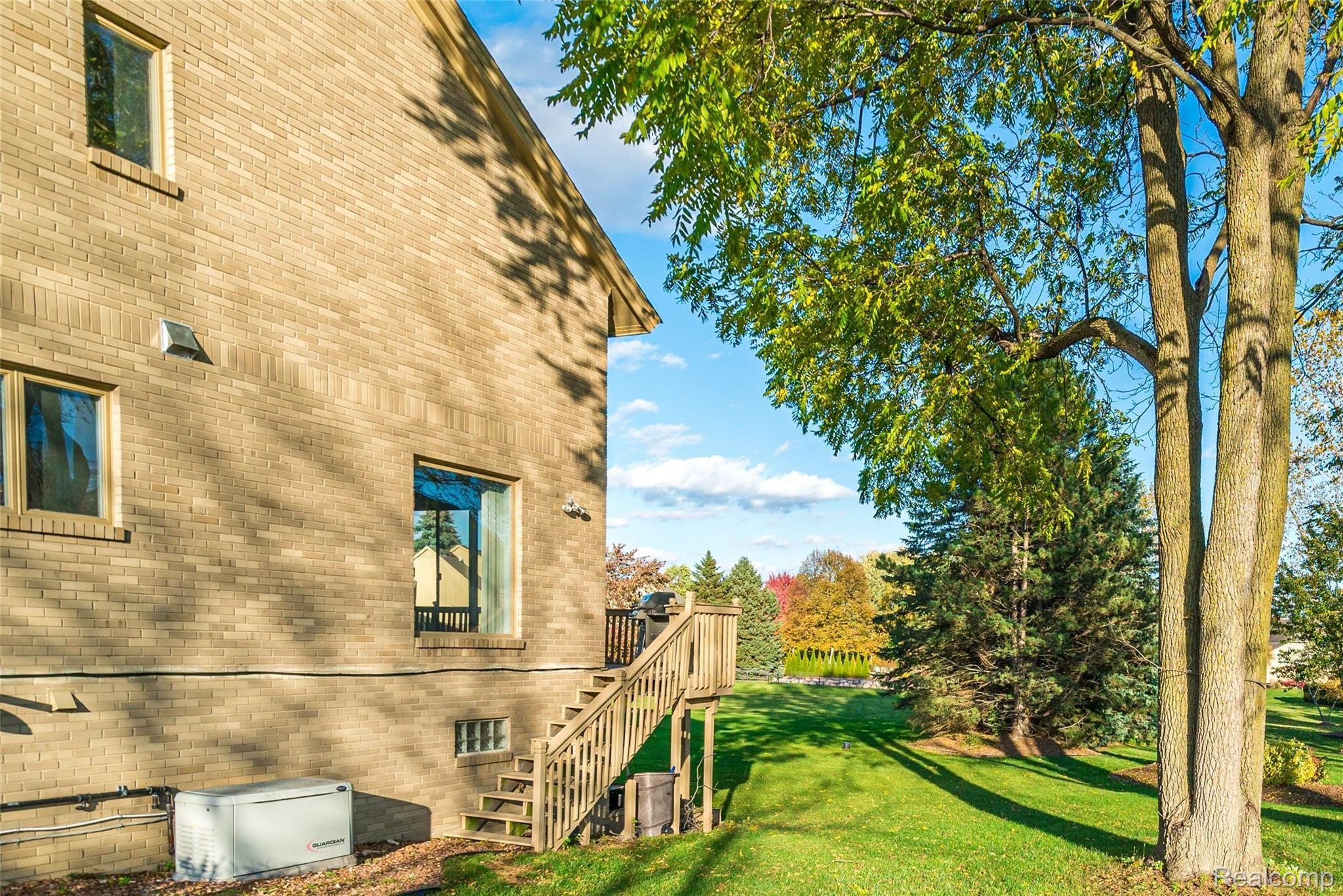 538 Oakbridge Drive Rochester, MI 48306 - Photo 6 of 54 pic front 6.jpg
