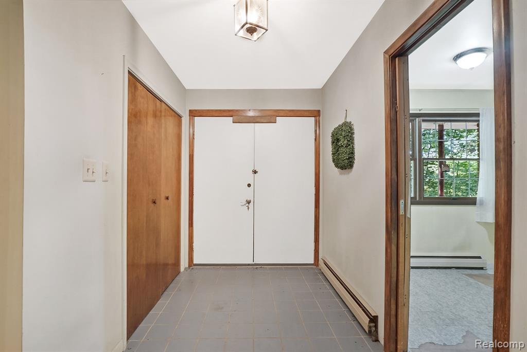 2889 Beck Road Howell, MI 48843 - Photo 4 of 41