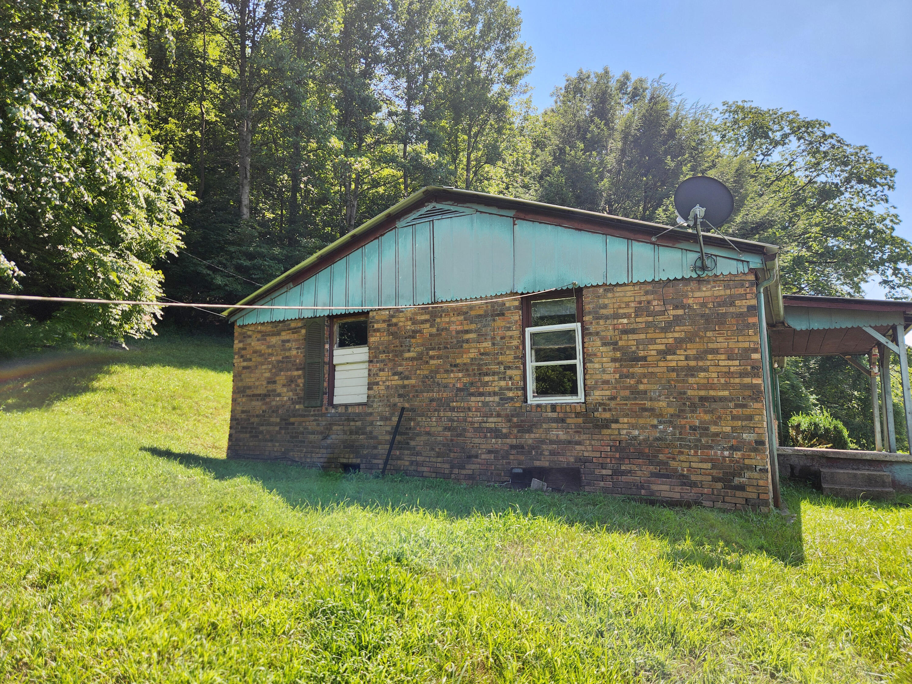 14 Vic Elam Road West Liberty, KY 41472 - Photo 5 of 16 20250725_153723