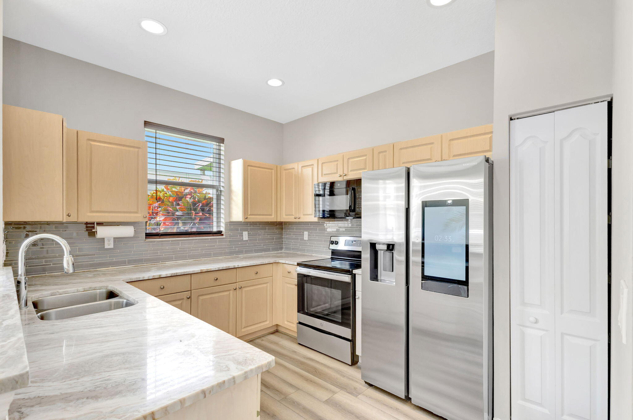 6132 Seminole Gardens Circle Riviera Beach, FL 33418 - Photo 8 of 63 14-web-or-mls-5D1A6674