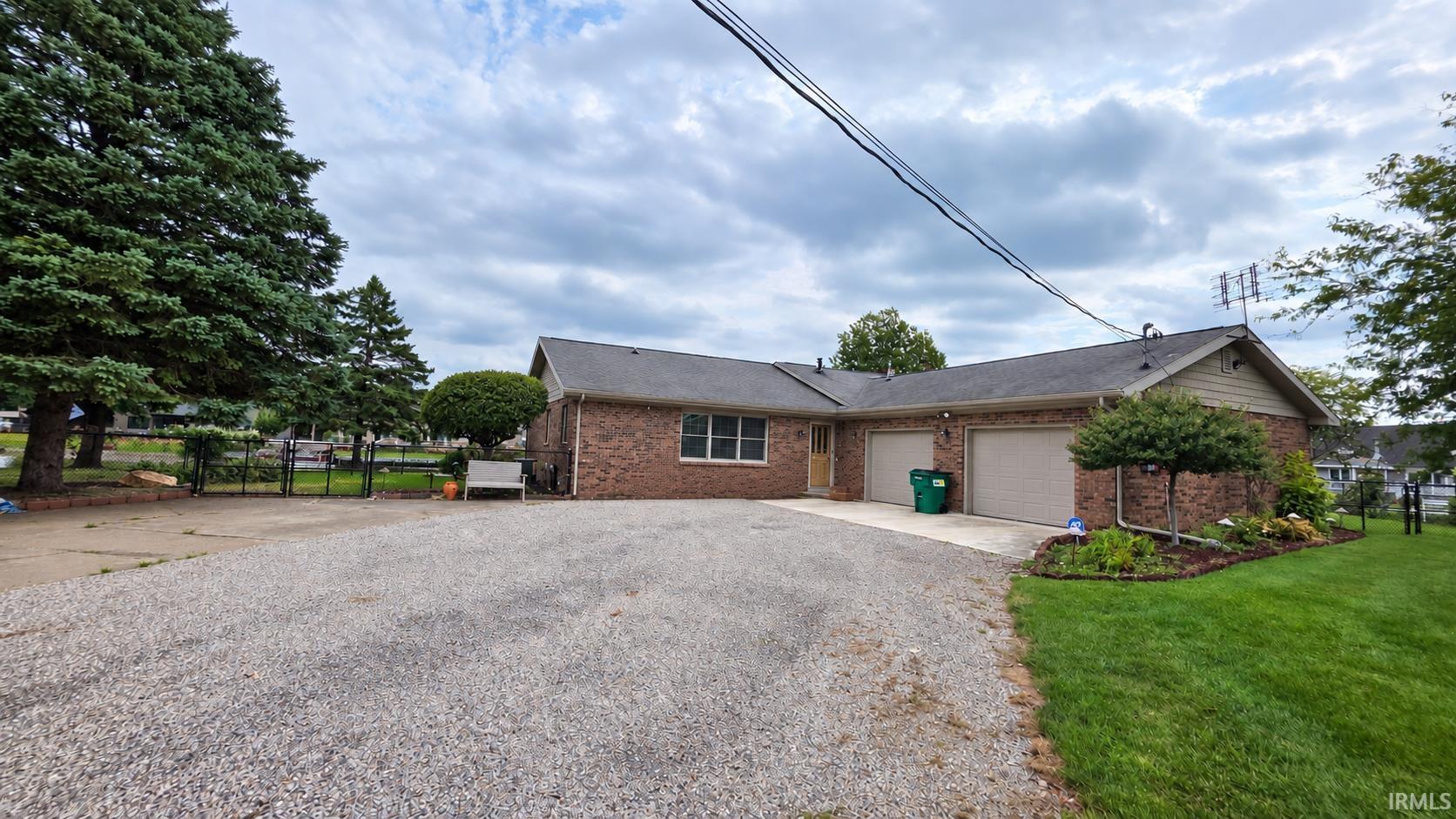 2109 Smith Court Rochester, IN 46975 - Photo 1 of 27 Gallery Image 1