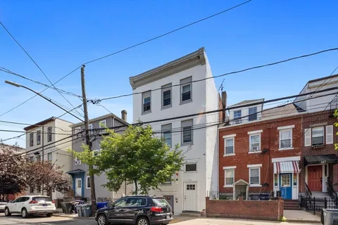 $4,250 | 191 Everett Street, Unit 1, Boston, MA 02128