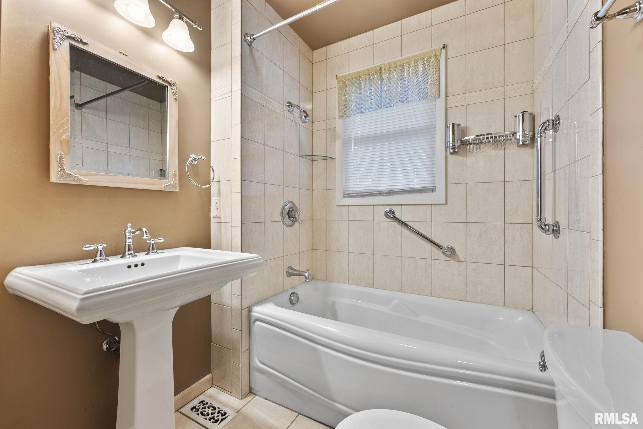 306 West Center Street Atkinson, IL 61235 - Photo 7 of 17