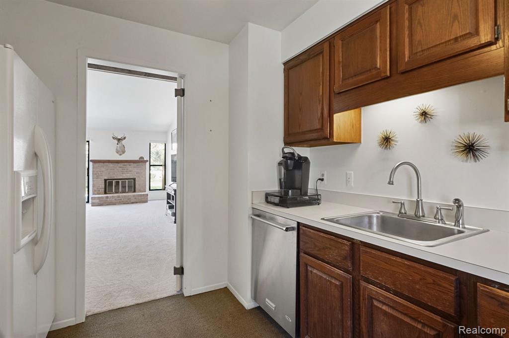 589 Tennyson Rochester Hills, MI 48307 - Photo 9 of 31
