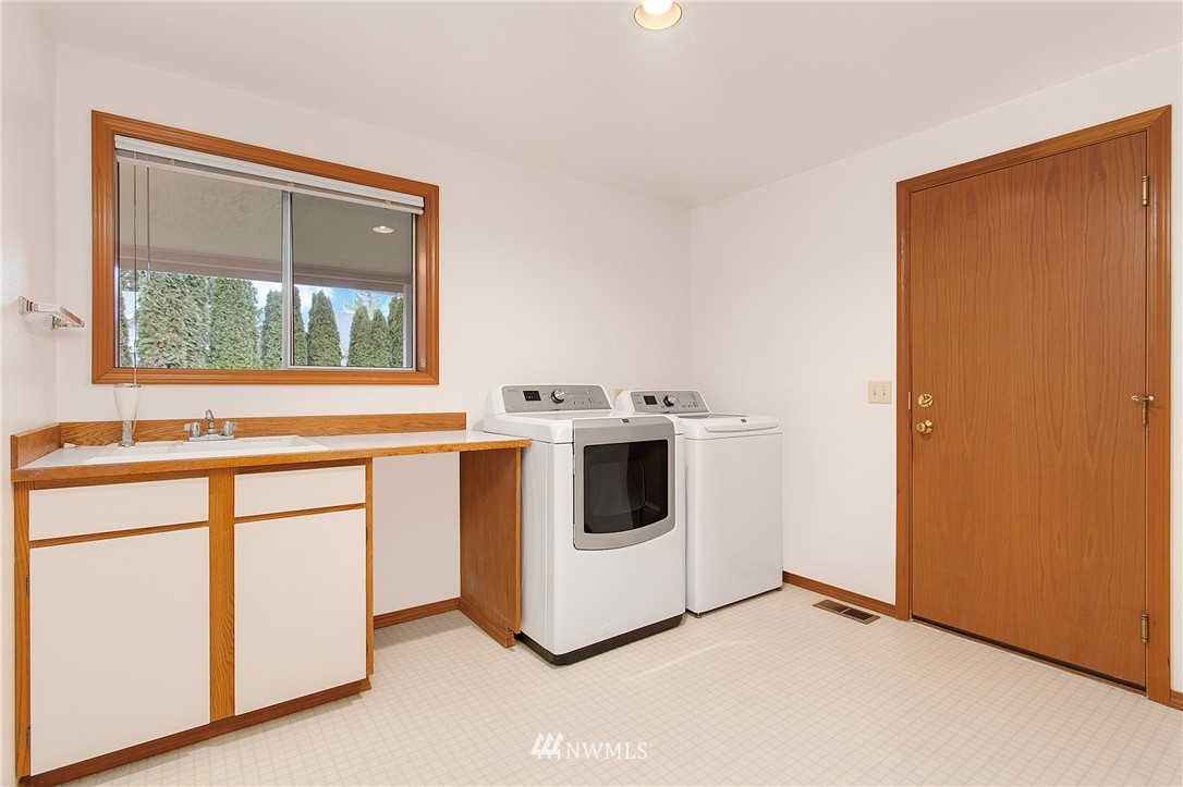 1835 Northeast 29th Court Renton, WA 98056 - Photo 13 of 23 Gallery Image 13