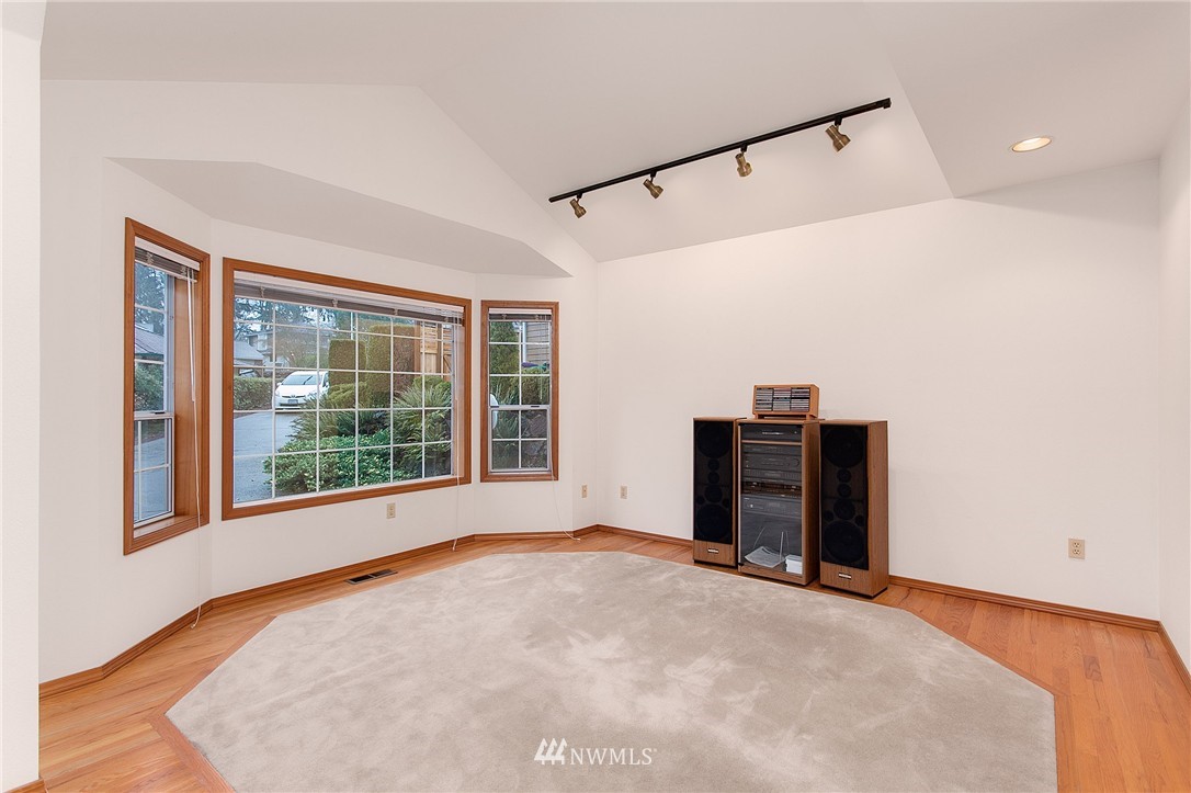 1835 Northeast 29th Court Renton, WA 98056 - Photo 3 of 23 Gallery Image 3