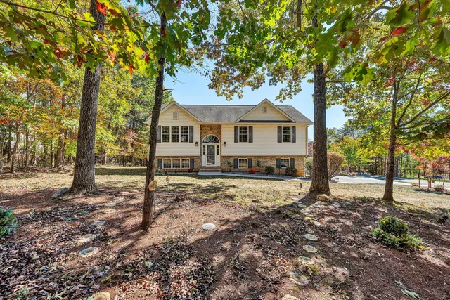 $469,000 | 1204 Jewel Trail, Moneta, VA 24121