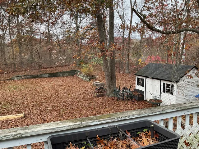 a front view of house with yard