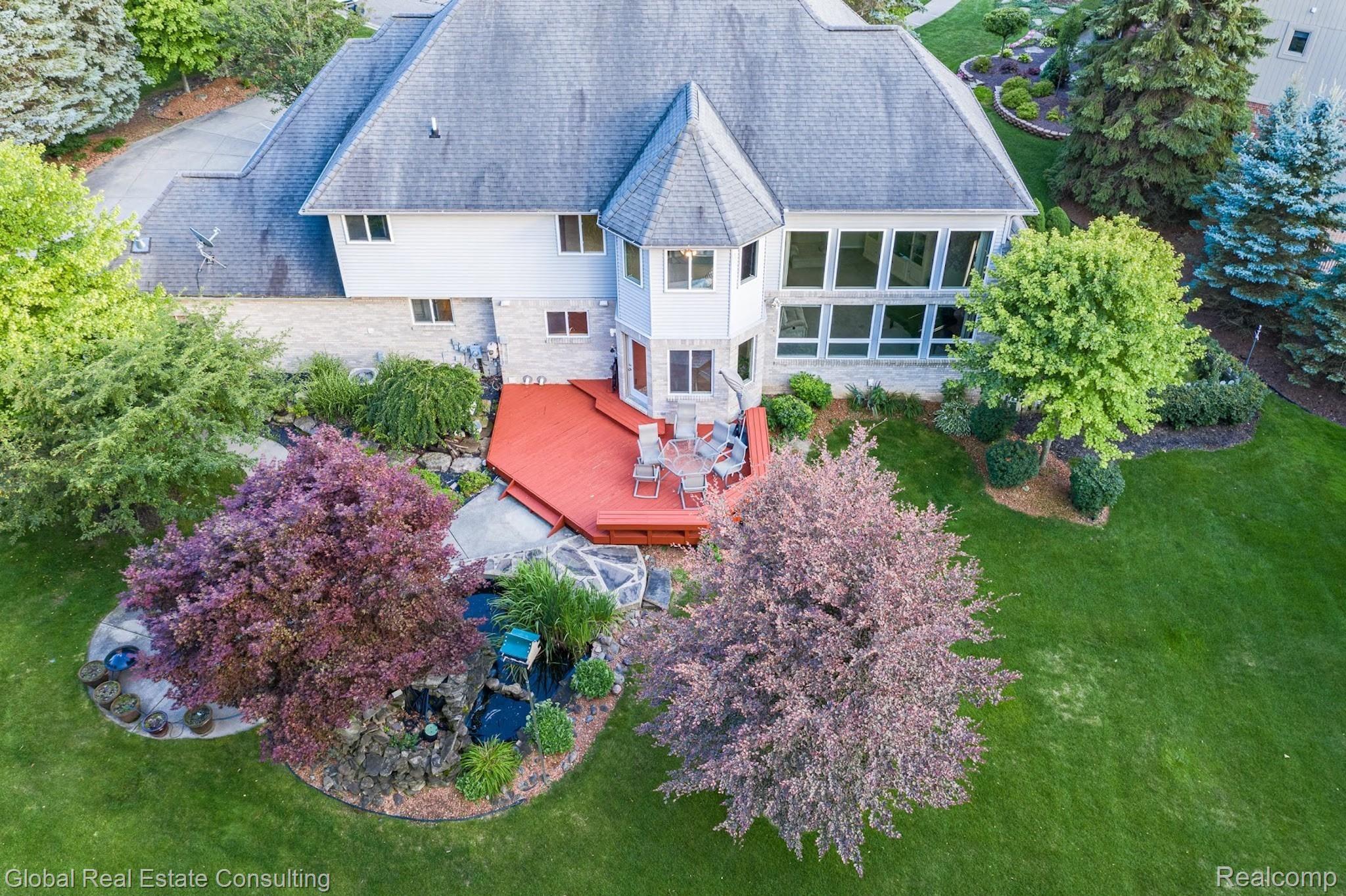47756 Rochester Drive Novi, MI 48374 - Photo 2 of 62 ExteriorRear.JPG