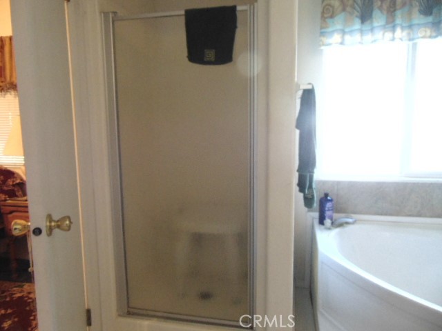3835 Gardiner Ferry Road, Unit 62 Corning, CA 96021 - Photo 29 of 34 a bathroom with a bathtub