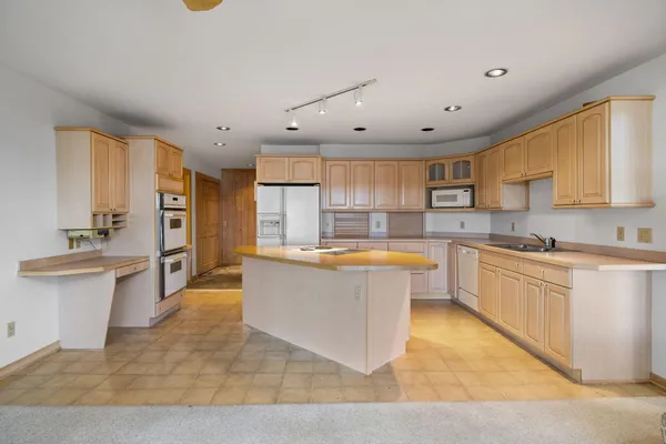 $3,995,000 | 818 Whitfield View, Petoskey, MI 49770