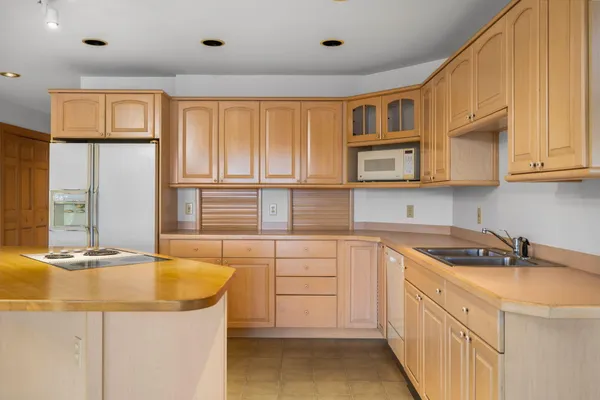 $3,995,000 | 818 Whitfield View, Petoskey, MI 49770
