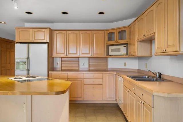 $3,995,000 | 818 Whitfield View, Petoskey, MI 49770