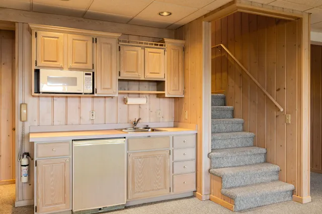 $3,995,000 | 818 Whitfield View, Petoskey, MI 49770