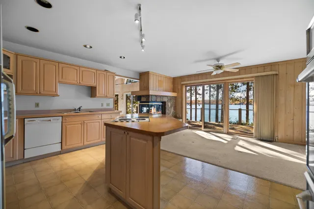 $3,995,000 | 818 Whitfield View, Petoskey, MI 49770