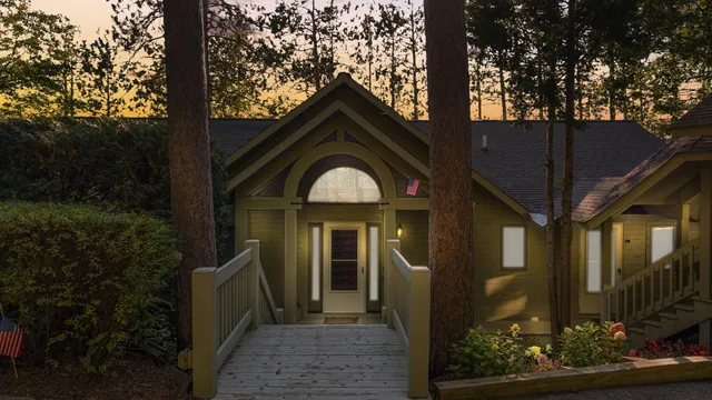 $3,995,000 | 818 Whitfield View, Petoskey, MI 49770