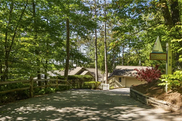$3,995,000 | 818 Whitfield View, Petoskey, MI 49770