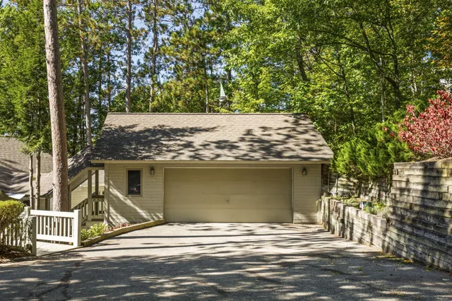 $3,995,000 | 818 Whitfield View, Petoskey, MI 49770